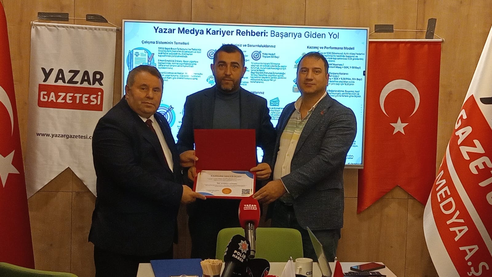 Yazar Medya İnternet Haber Müdürü Ahmet Gömeç’e Katılım Sertifikası Takdim Edildi