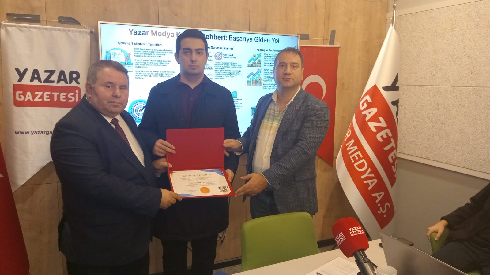 Yazar Medya Gece Yazı İşleri Sorumlusu Mehmet Efe Gürsoy’a Katılım Sertifikası Takdim Edildi