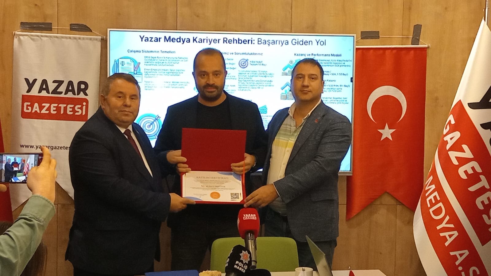 Yazar Medya Yazı İşleri Müdürü Murat Erkütük’e Katılım Sertifikası Takdim Edildi