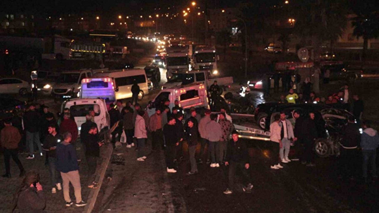 Şırnak’ta kontrolden çıkan vinç zincirleme kazaya yol açtı: 7 kişi yaralandı