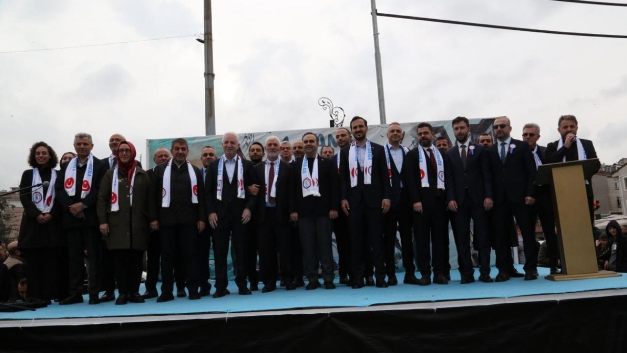 İstanbul Protokolü Eyüpsultan’daki Hamsi Festivali’nde Buluştu, Meydan Horonlarla Şenlendi