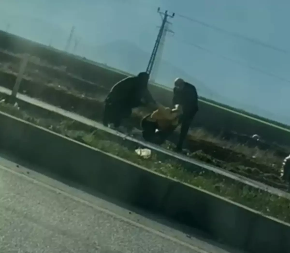 Saçından Sürükleyip Kız Çocuğuna Şiddet Uyguladılar