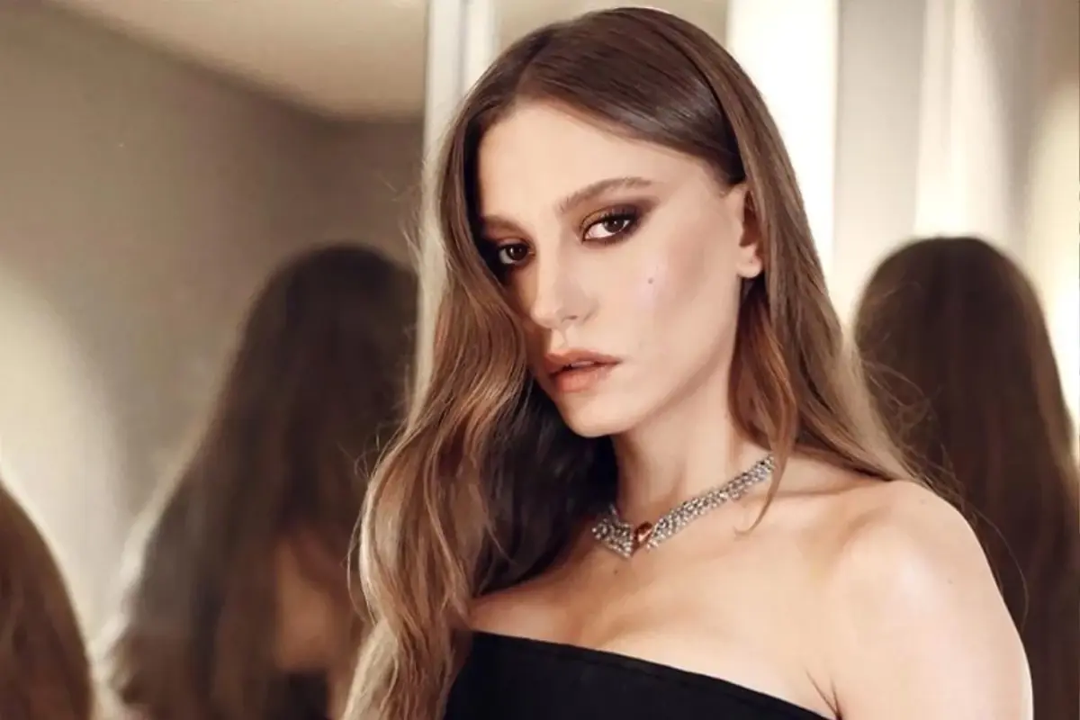 Serenay Sarıkaya, Paris'te sürpriz bir şekilde görüldü