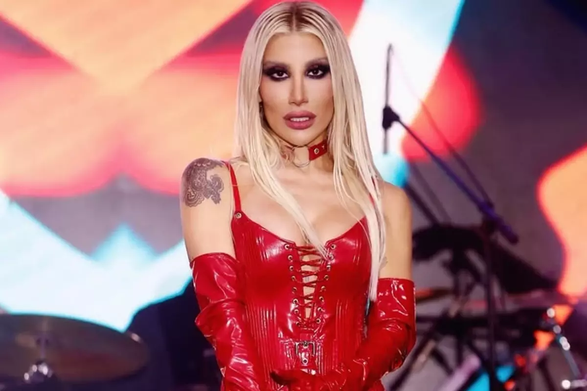 İrem Derici acil olarak hastaneye götürüldü
