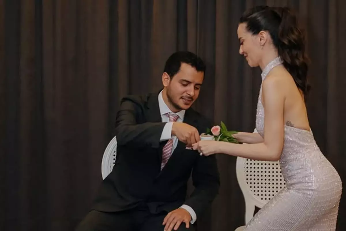 Oyuncu Ezgi Şenler çocukluk aşkıyla evlilik yolunda ilerliyor