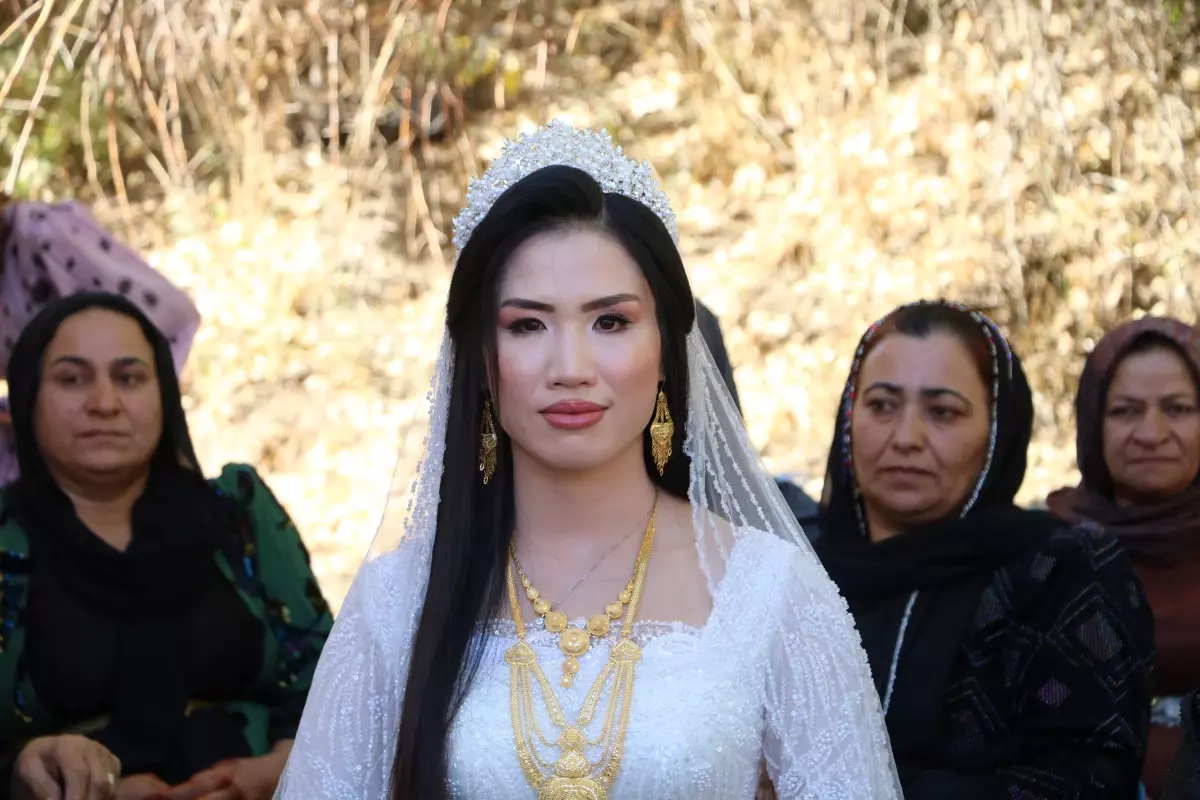 Vietnamlı gelin Yüksekova'da düğün töreni düzenledi