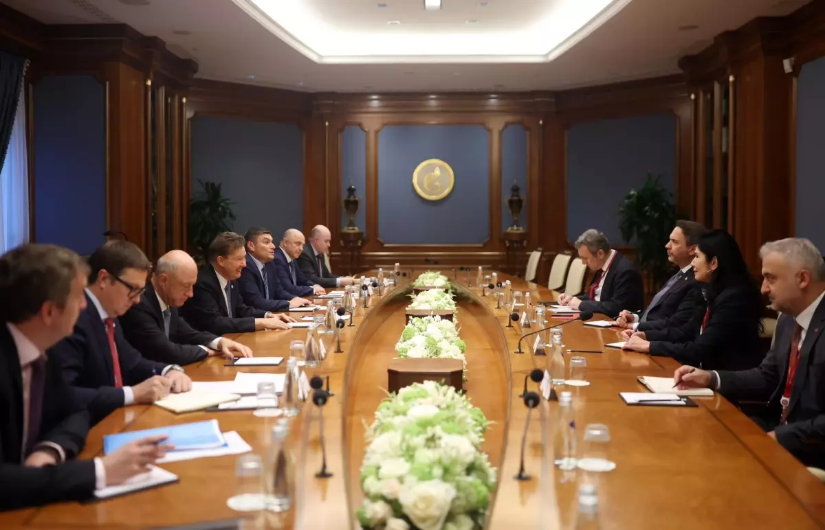 Enerji Bakanı Bayraktar, Gazprom Başkanı ile Moskova'da Toplantı Gerçekleştirdi