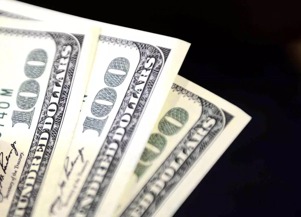 Dolar ve Euro Güne Yüksek Başladı