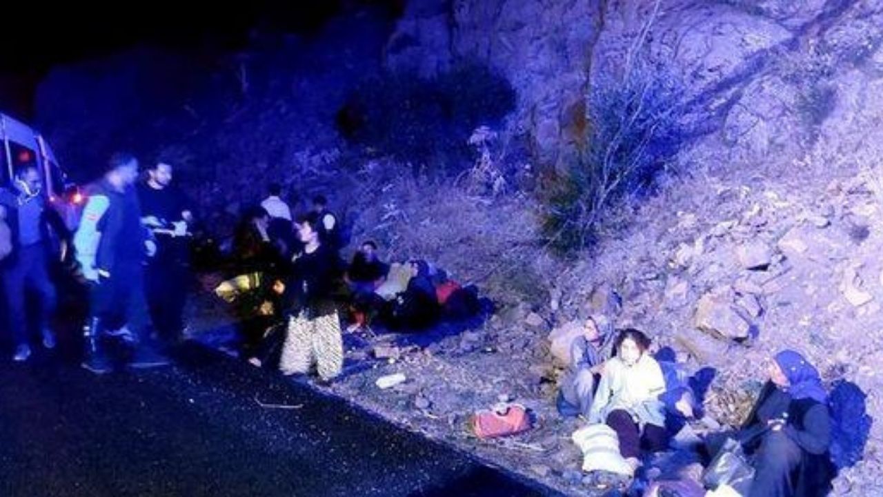 Giresun’da Minibüs İle Kamyonet Çarpıştı: 23 Yaralı