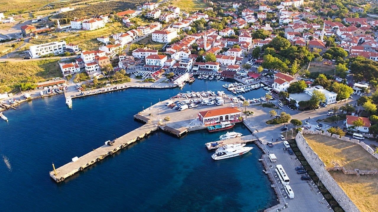 Bozcaada’da Yat Rıhtımı Projesi İçin Halktan Açıklama Talebi