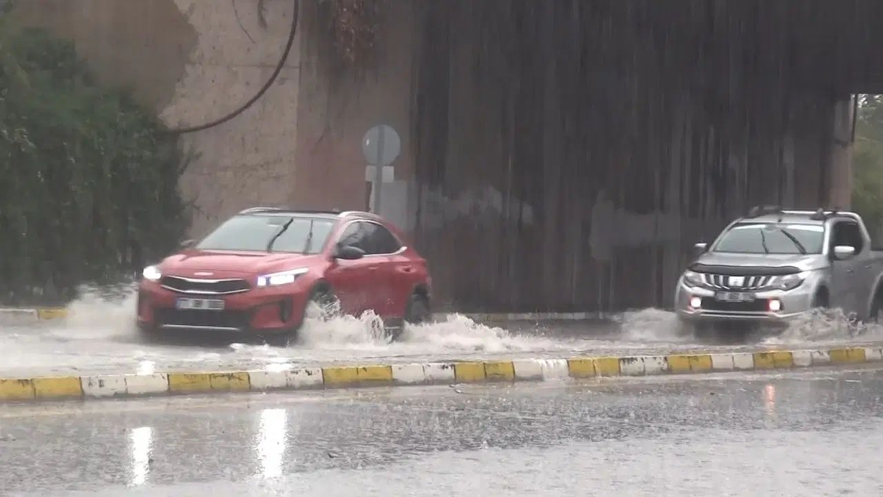 Yalova’da Sağanak Alarmı: Cadde Ve Sokaklar Suyla Doldu