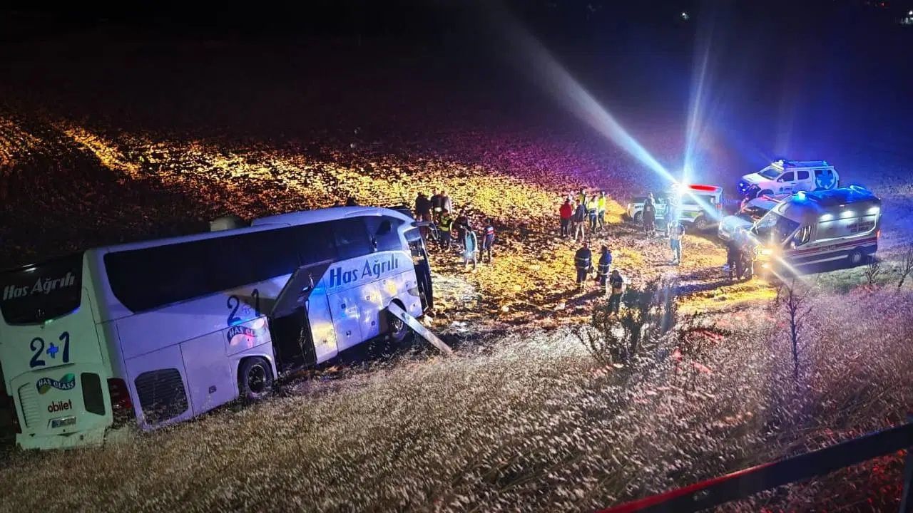 Amasya’da Yolcu Otobüsü Şarampole Uçtu: 24 Yaralı