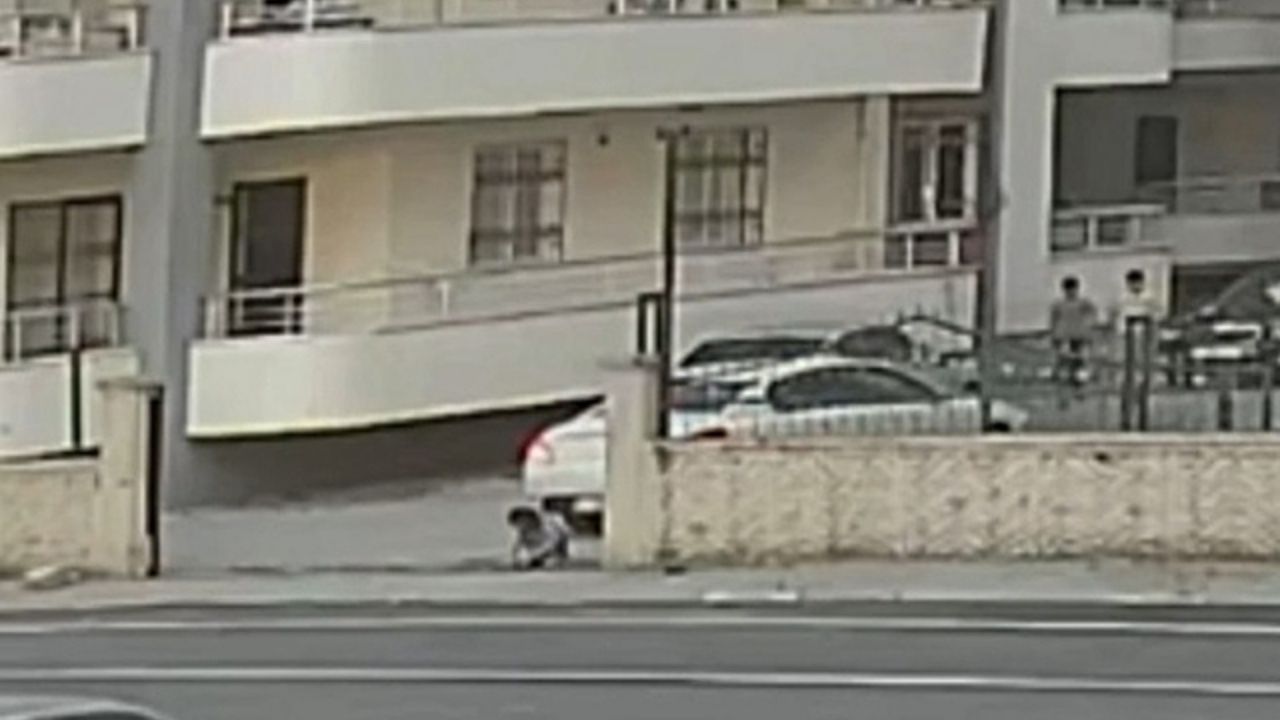 Payas’ta Geri Manevra Dehşeti! 4 Yaşındaki Çocuk Ağır Yaralandı
