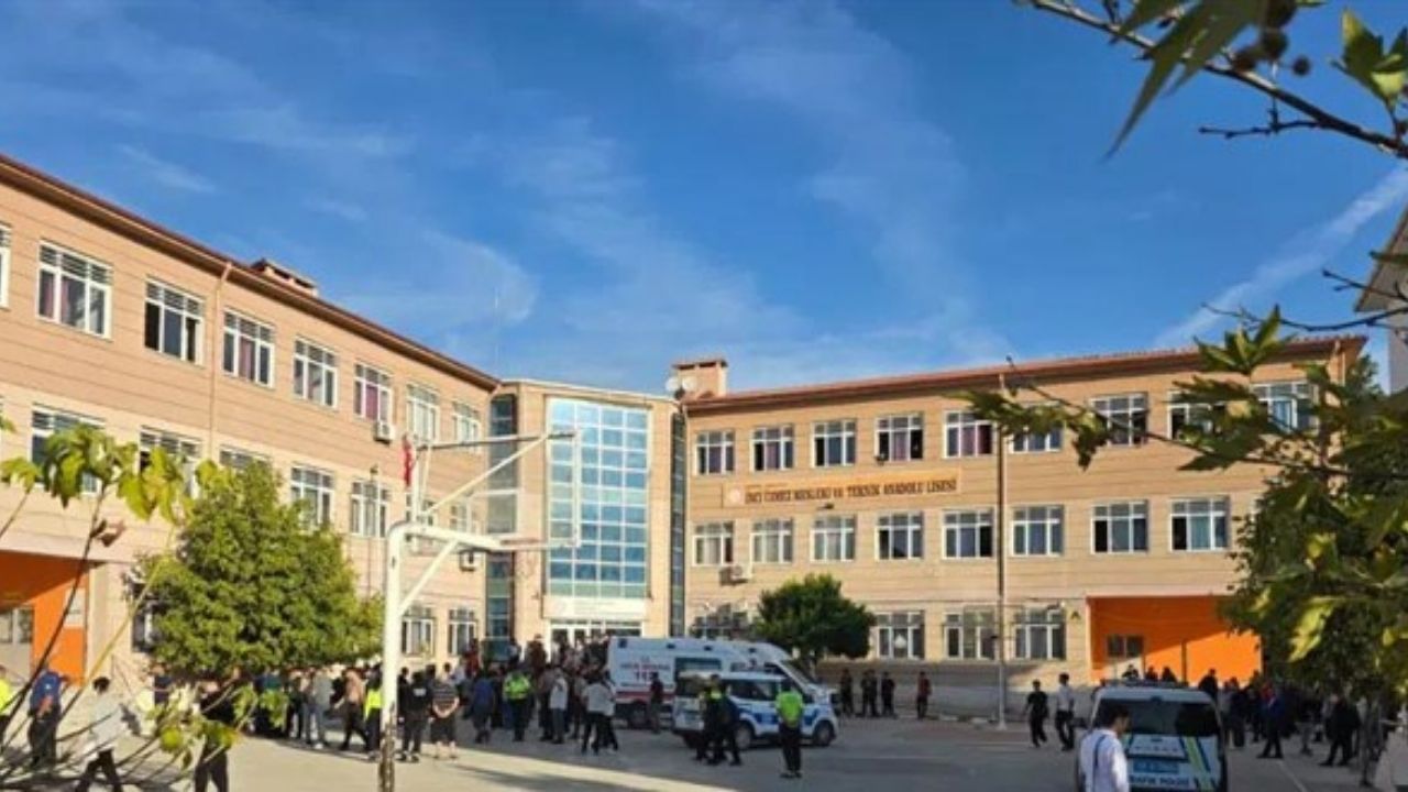 Uzmanlardan Zorunlu Eğitim Tartışması: Sistem Yeniden Ele Alınmalı