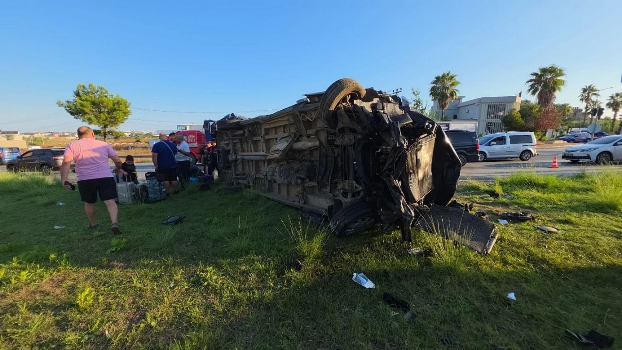 Antalya’da Tur Minibüsü Kazası 15 Kişi Yaralandı