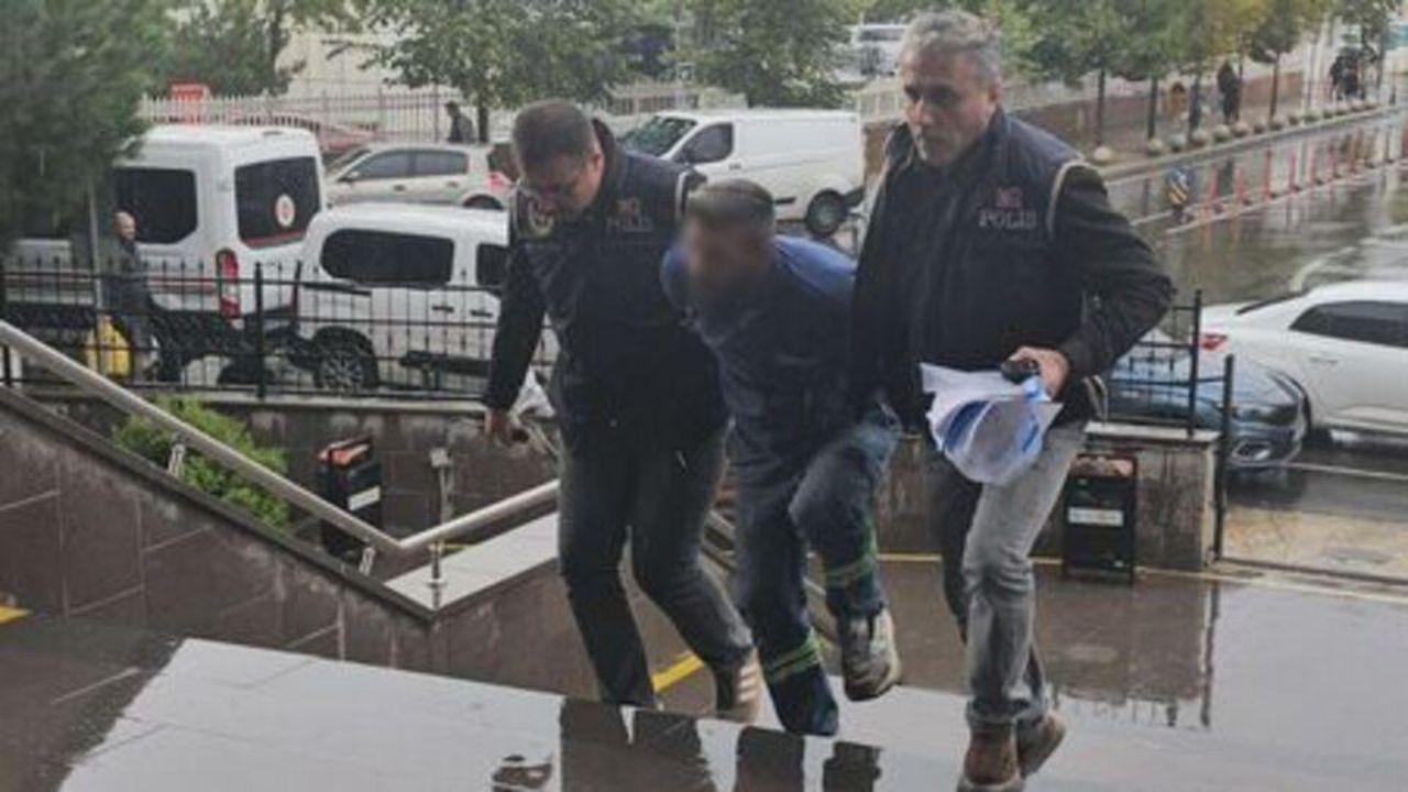 Tekirdağ’da Bayrakları Çöpe Atan Şüpheli Görüntüyü Kendisi Çekti