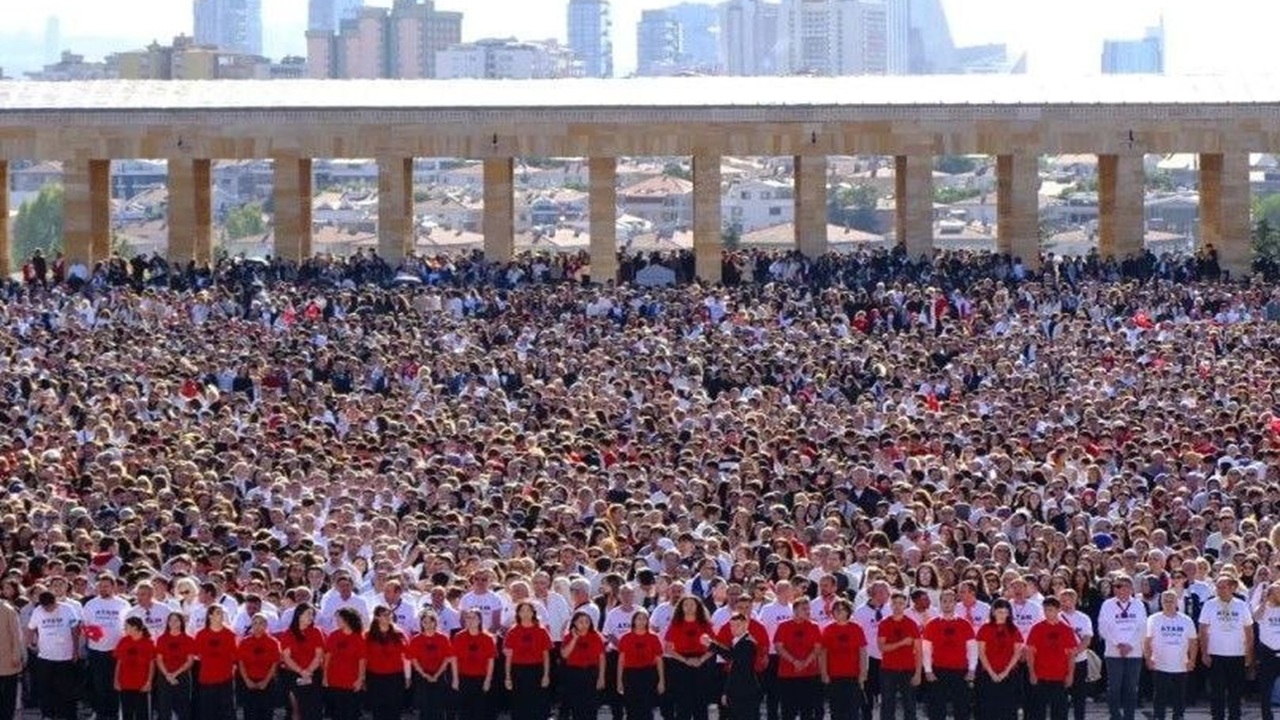 LÖSEV Öncülüğünde 100 Bin Kişi Anıtkabir’de Buluştu