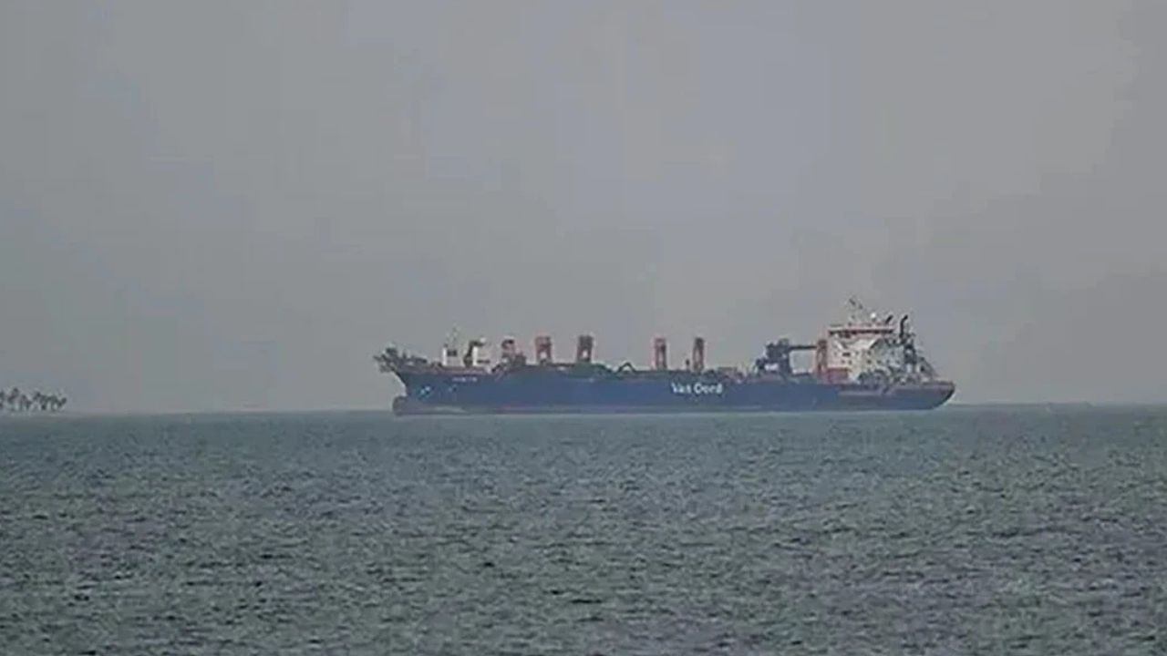 Hürmüz Boğazı’nda petrol tankerinde patlama paniği yaşandı
