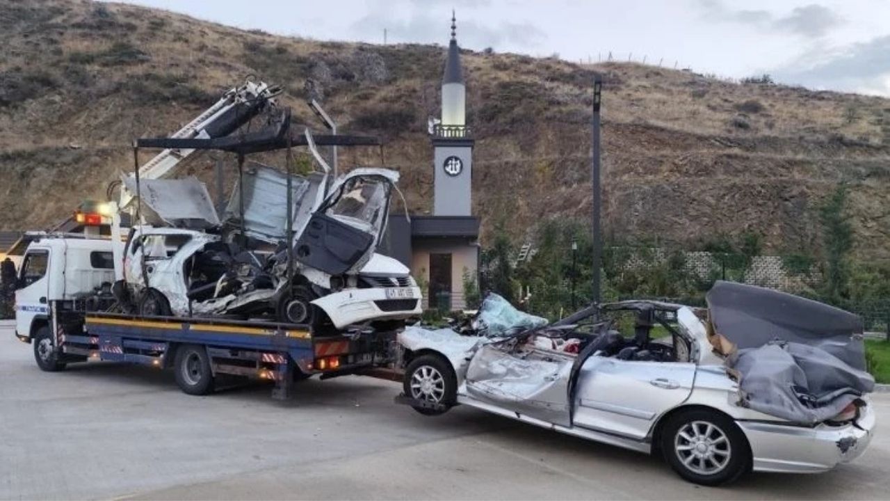 Ankara’da Feci Kaza, Takla Atan Otomobilde 2 Kişi Hayatını Kaybetti