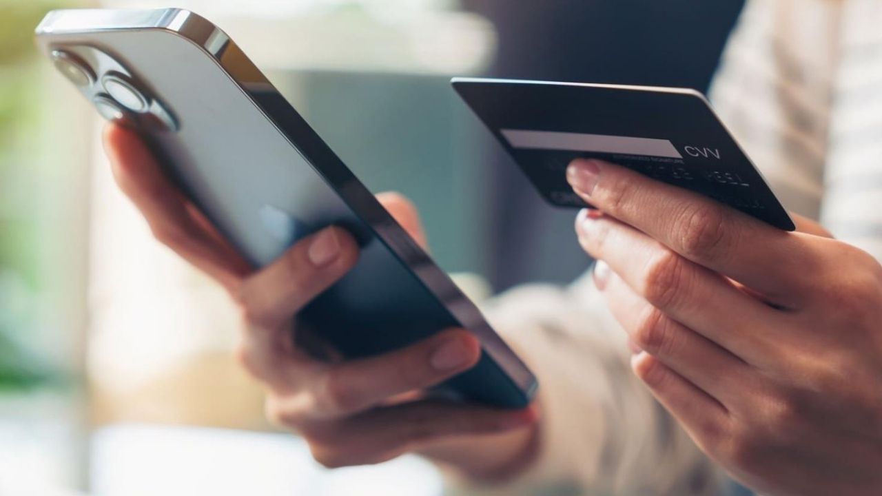 Bankacılıkta yeni dönem: Mobil uygulamadan araç ve telefon kiralama