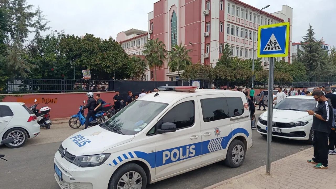 Adana’da ortaokulda bıçaklı saldırı: Öğrenci arkadaşını yaraladı