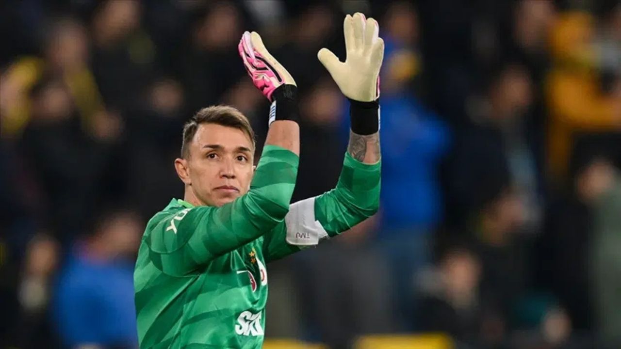 Fernando Muslera’dan Tarihi Performans: Üç Penaltıyı Birden Kurtardı