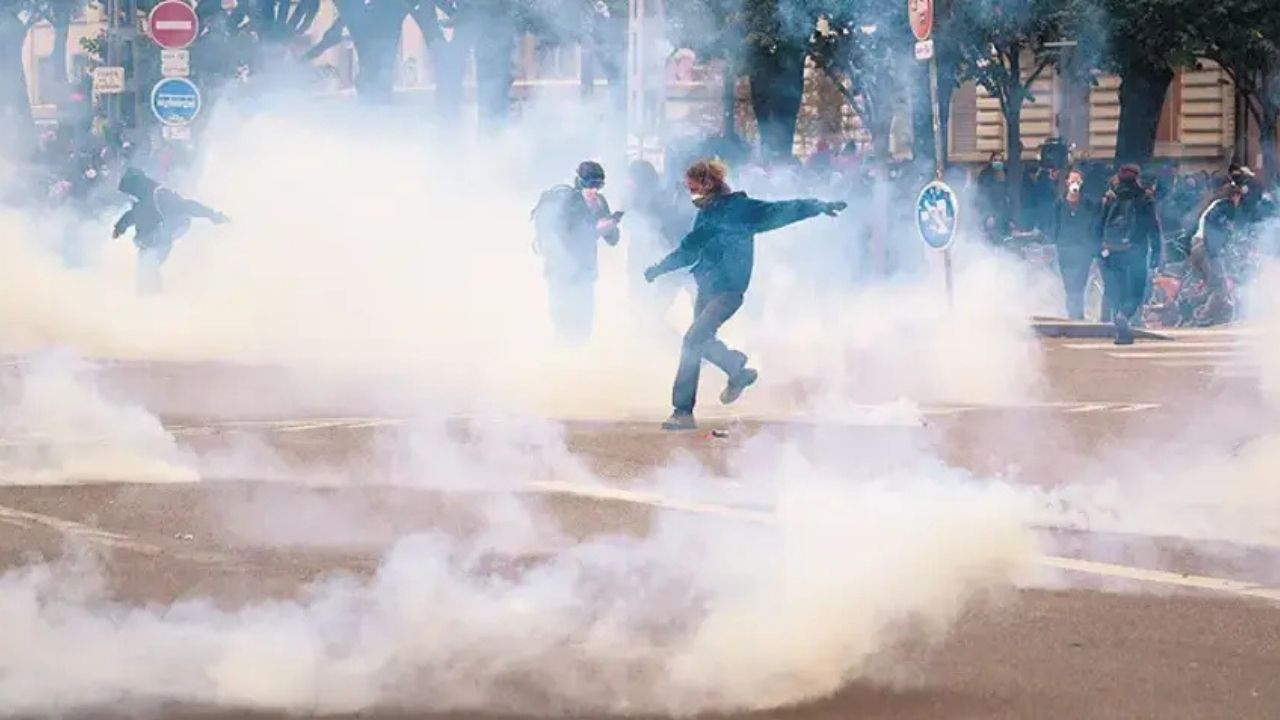 Fransa’da Sarı Yelekliler Yeniden Sokakta: 410 Bin Kişi Eylemde
