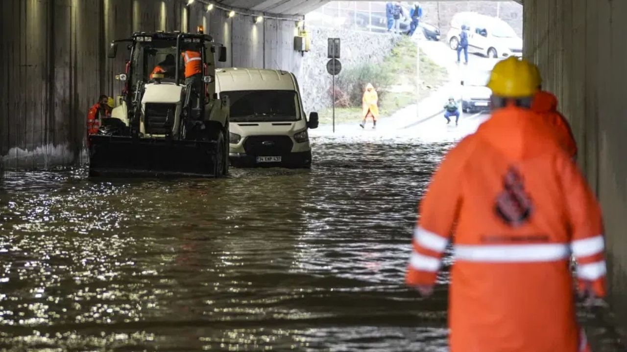 Meteoroloji’den Sel Uyarısı: Salı Günü Üç Büyükşehirde Sağanak