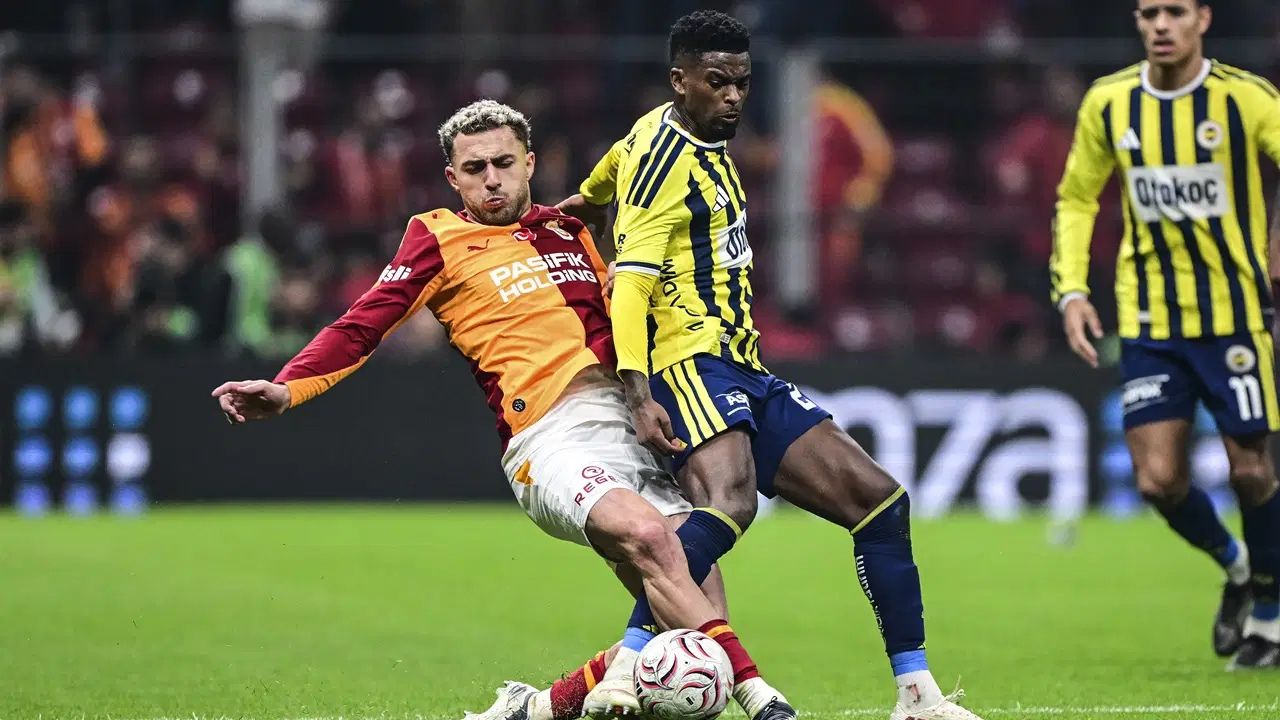 Galatasaray’a Fenerbahçe’nin Üç Yıldızlı Logosu Nedeniyle Ceza