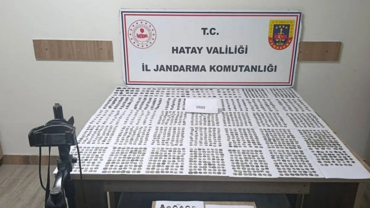 Hatay'da Tarihi Eser Kaçakçılığı Operasyonu: 1988 Sikke, 17 Obje ve 1 Heykel Ele Geçirildi