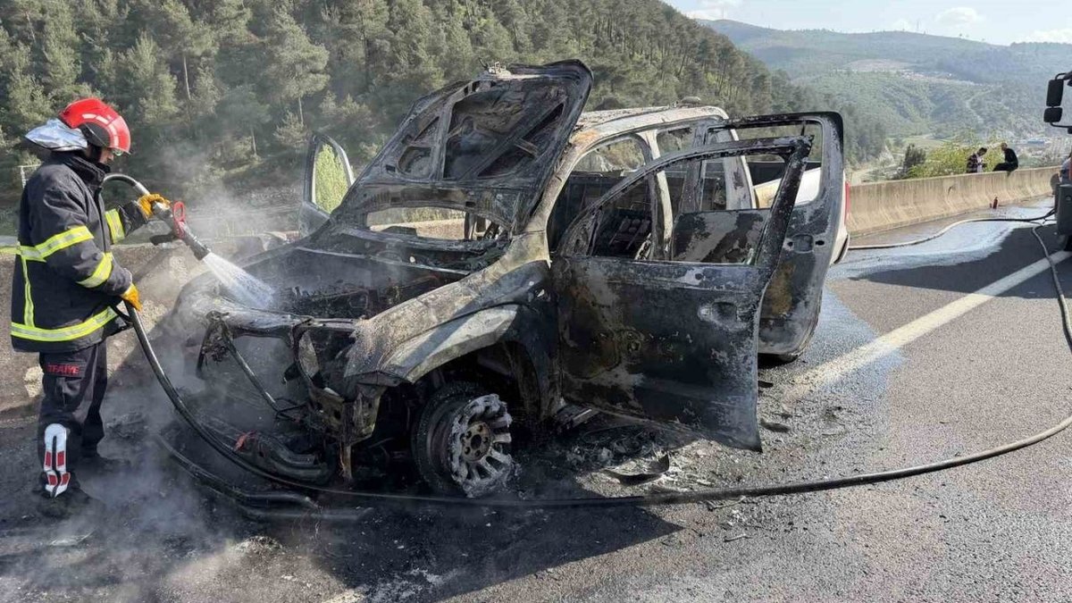 Osmaniye’de Pikapta Çıkan Yangın Korkuttu: Sürücü Son Anda Kurtuldu