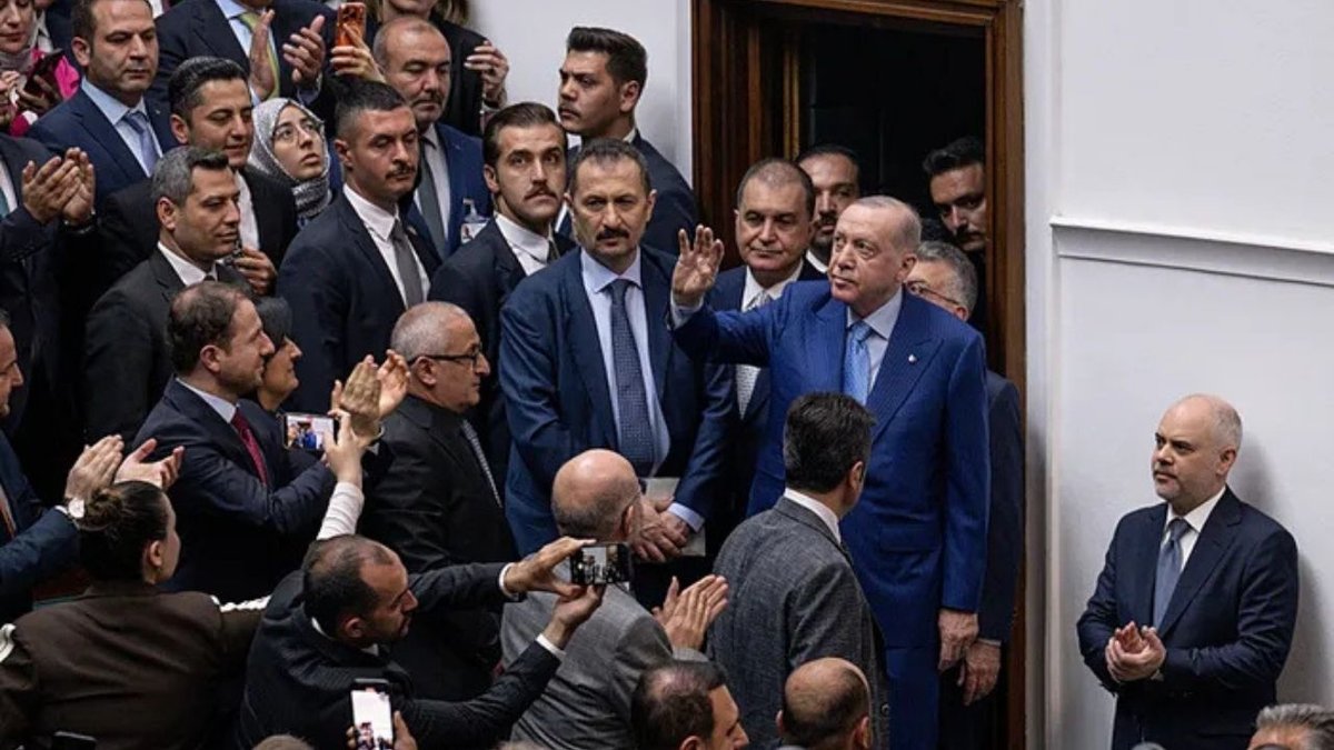 Erdoğan'dan Özgür Özel'e Sert Tepki: "Cirminiz Kadar Yer Yakırsınız"