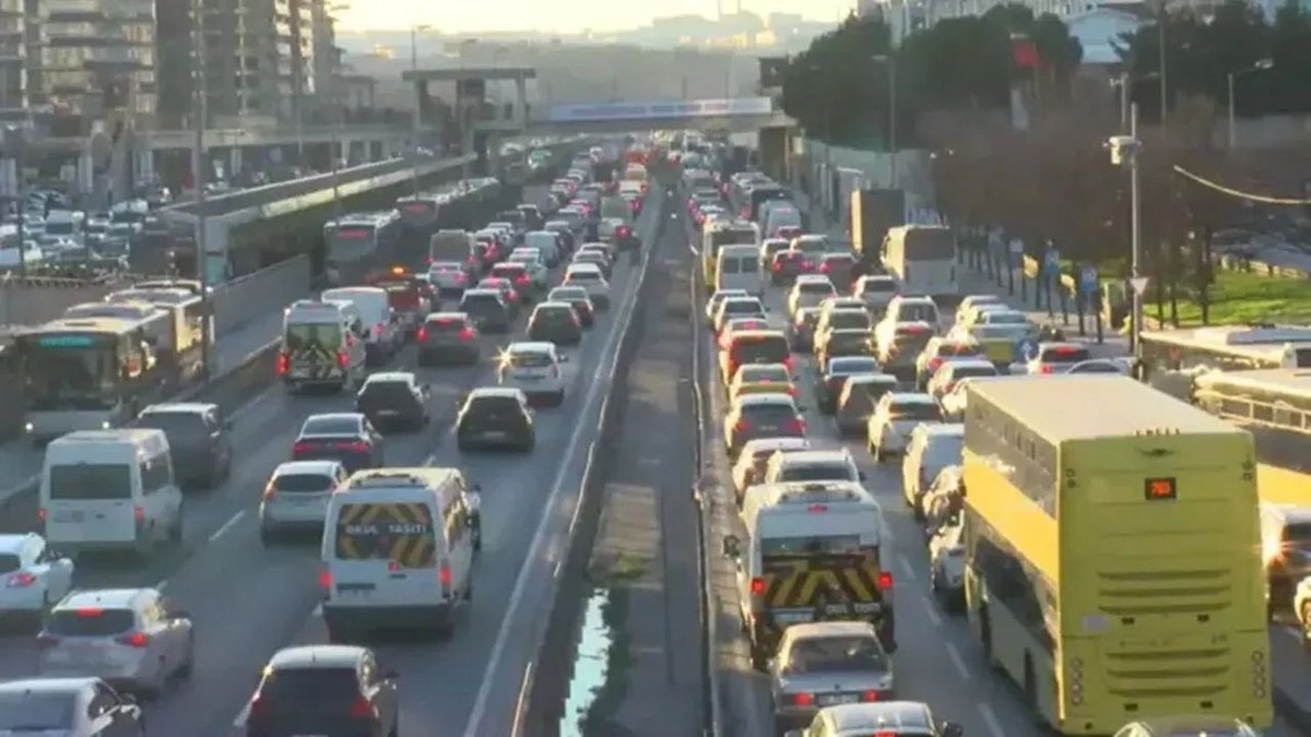 Sürücülere Uyarı: Yeni Trafik Ceza Düzenlemesi Artık Sadece Para Cezasıyla Sınırlı Değil!