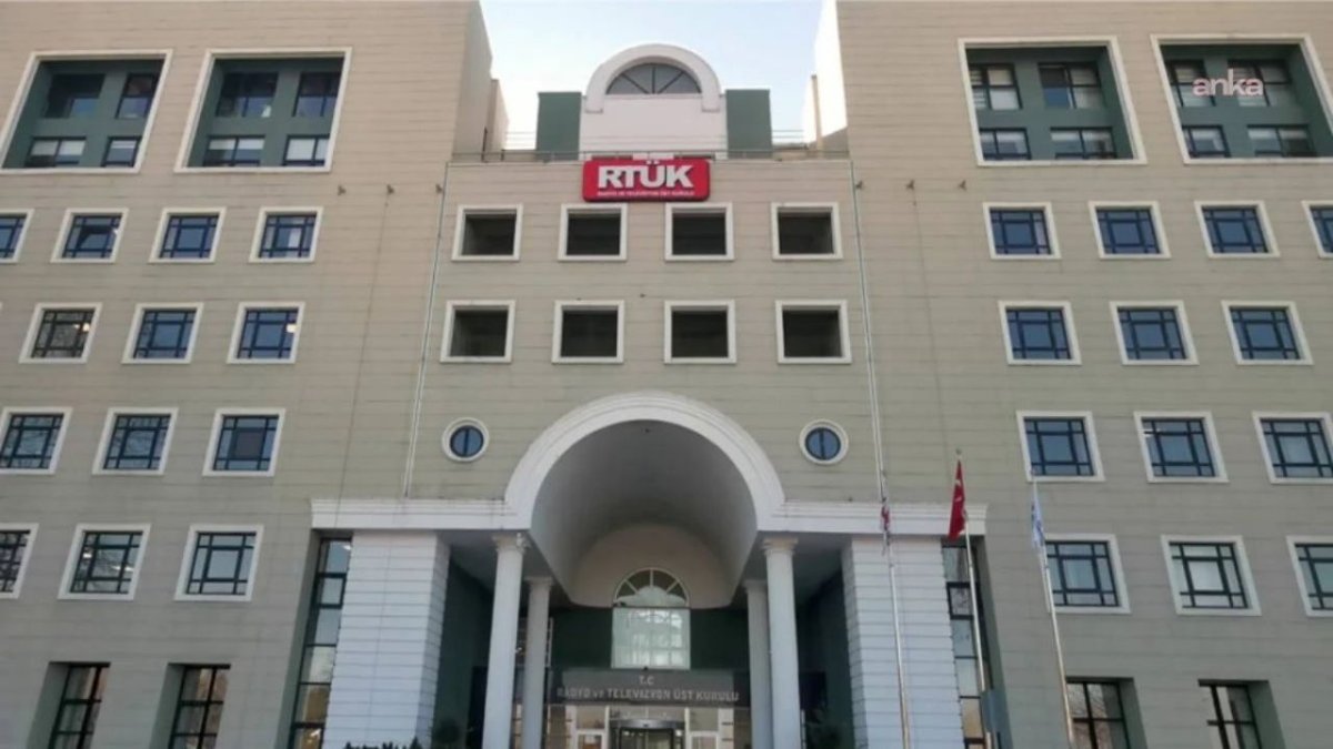 RTÜK, 4 Kanal ve 3 Dijital Platforma Şiddet ve Eleştiri Nedeniyle Yaptırım Uyguladı