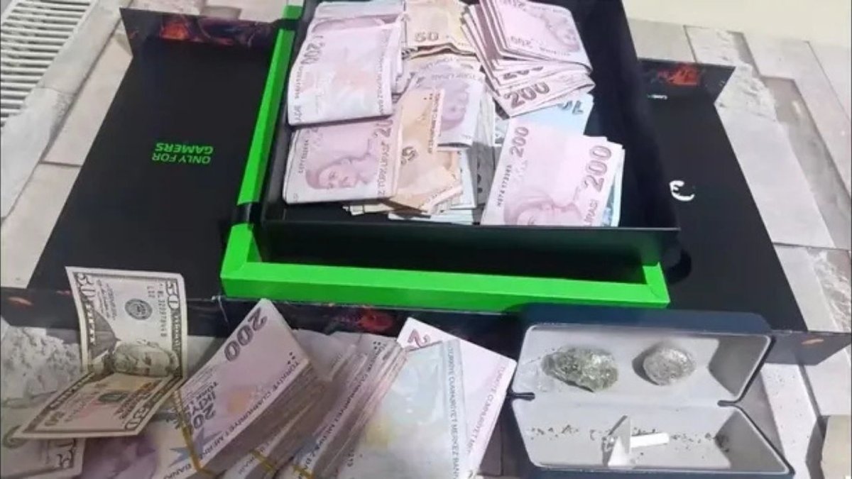 Kadıköy'deki Operasyonda Şok Detaylar: Şifreli Uyuşturucu Pazarlığı Çözüldü