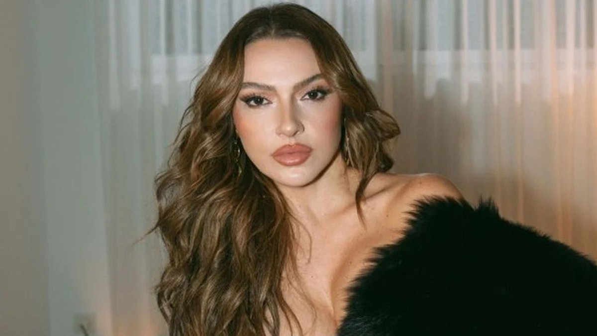 Hadise’den Olay Tatil Pozları: Doğal Güzelliği Ve Cesur Tarzı Sosyal Medyayı Salladı