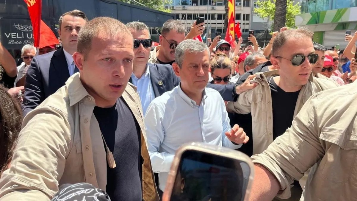 İzmir’de CHP Gerilimi: Özgür Özel’in Mitingi Öncesi Polisle Gerginlik Yaşandı