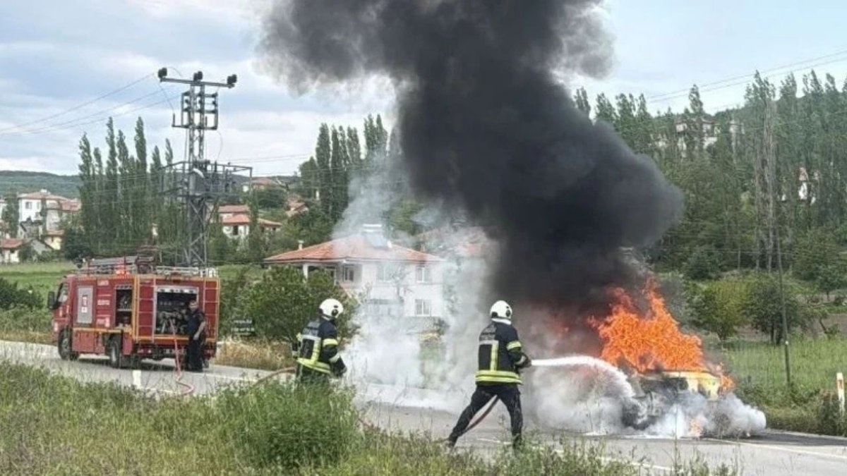 Amasya’da Korkunç Kaza! Çarpışan Otomobil Alev Aldı: 2 Ölü, 2 Yaralı