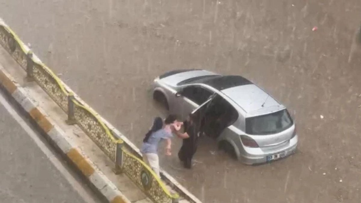 Bayramda Felaket Havası! Edirne ve Bodrum Sele Teslim Oldu, Cadde ve İş Yerlerini Su Bastı