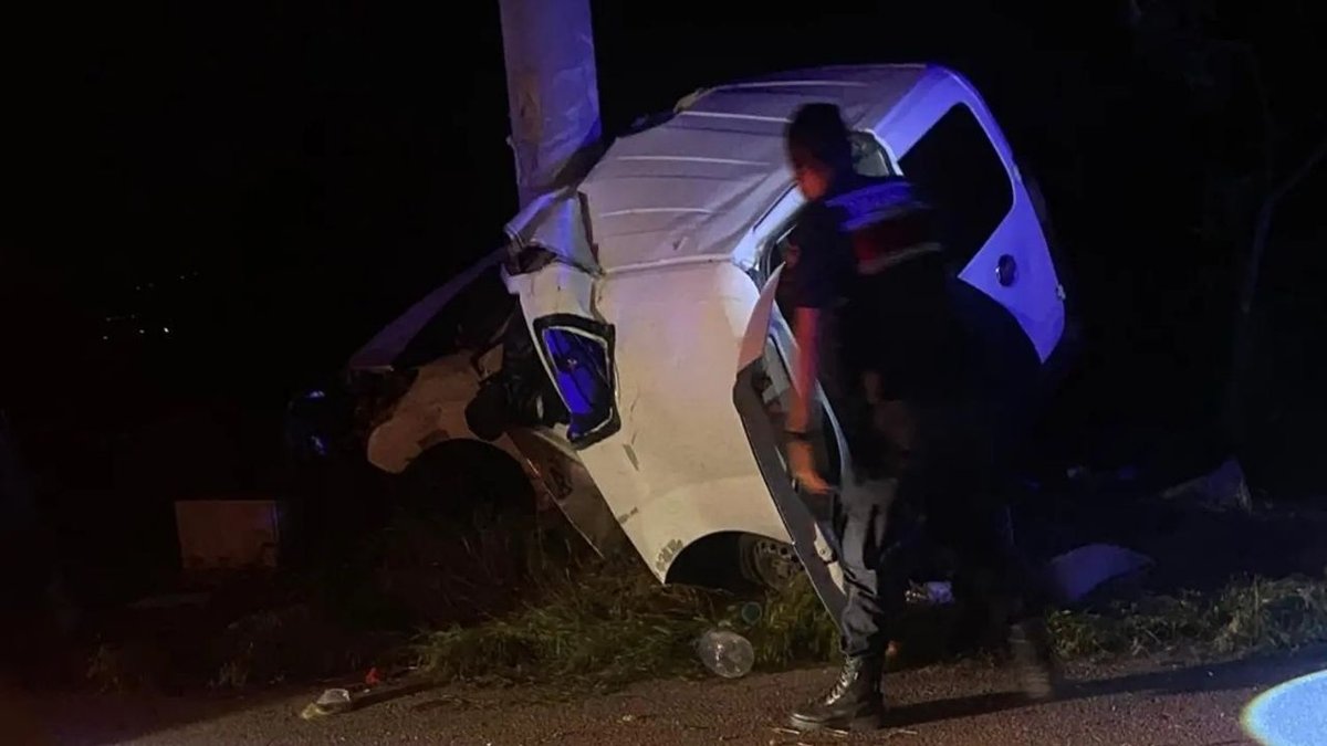Isparta’da Feci Gece: Direğe Çarpan Araçta 2 Kişi Hayatını Kaybetti