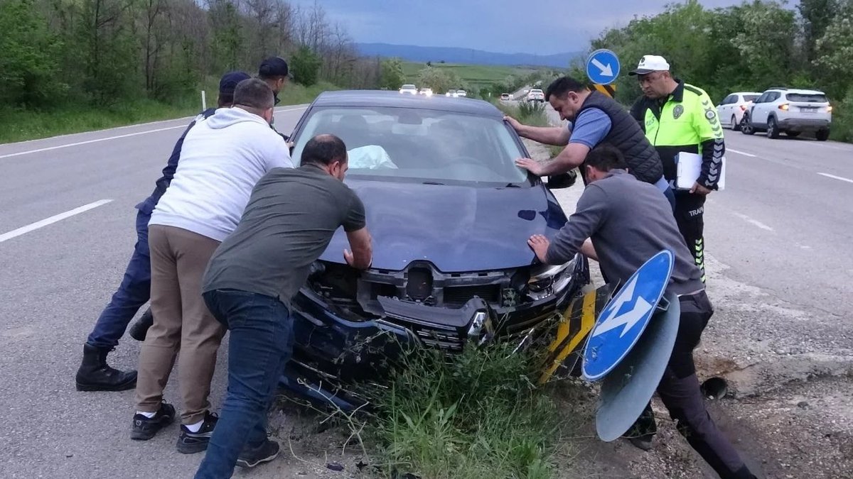 Kastamonu Taşköprü’de Zincirleme Kaza: U Dönüşü Facia Getirdi, 5 Kişi Yaralandı