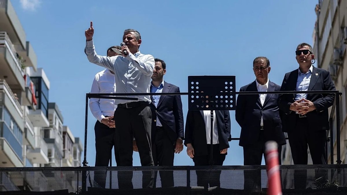 CHP’de MYK Krizi Büyüyor: Kılıçdaroğlu A Takımı’nı Açıklayacak, Özgür Özel TBMM’de Toplantı Düzenledi