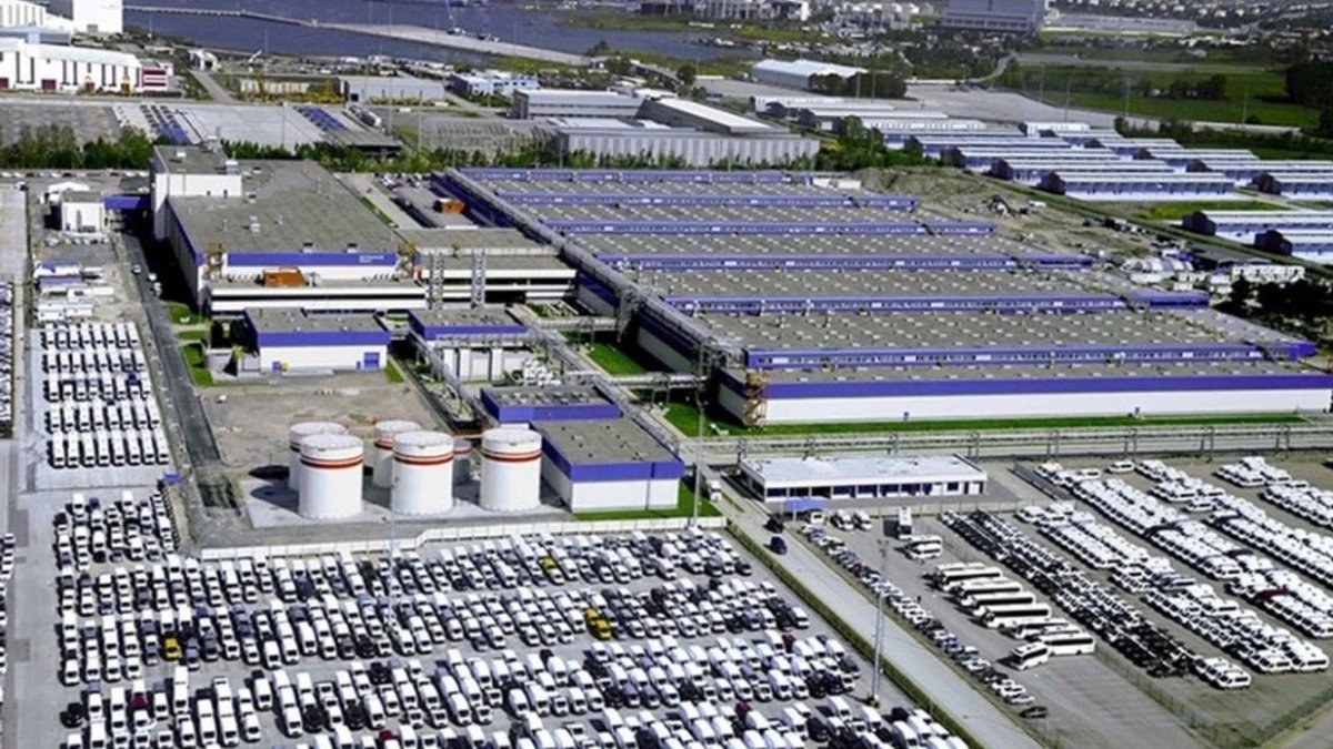 Koç Holding'e Bağlı Ford Otosan Yeniköy Fabrikasında Feci Kaza: 1 İşçinin Durumu Ağır, Üretim Durduruldu