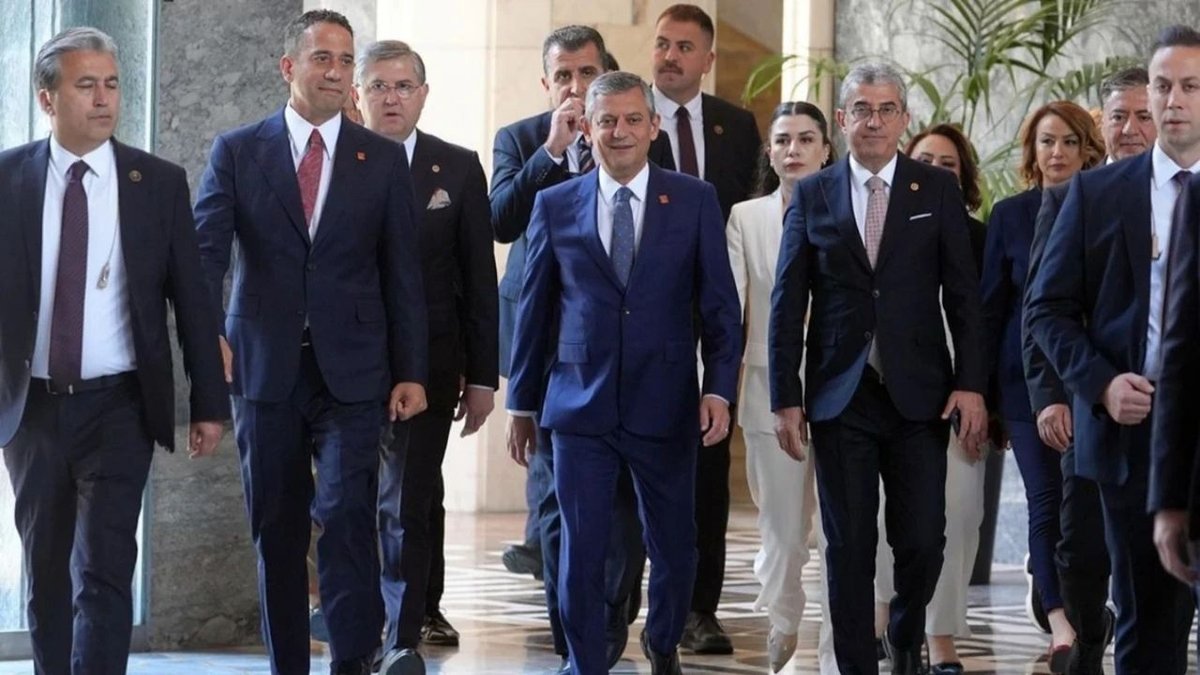 CHP’de Kritik Hareketlilik: Özgür Özel Ve Ekibi PM’den İstifa Etti, Yeni Parti İddiaları Gündemde