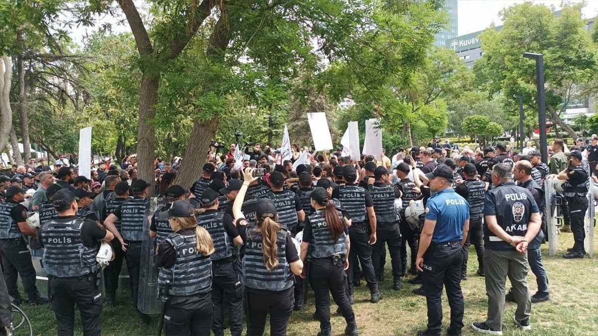 Ankara’da Öğretmen Eylemine Polis Müdahalesi! Gözaltına Alınan 41 Kişi Serbest Bırakıldı