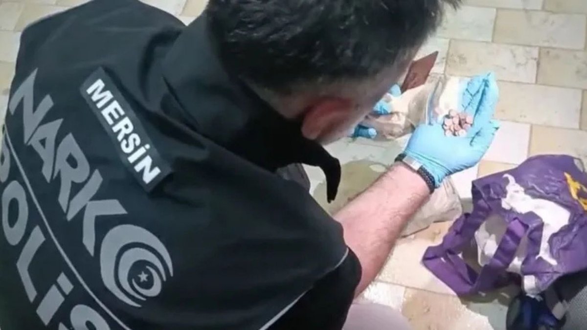 Mersin’de Narkotik Operasyonu Duvar Saatlerinden Çıkanlar Şoke Etti