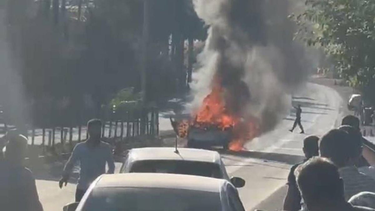 Adıyaman’da Seyir Halindeki Otomobil Alevlere Teslim Oldu Araç Kullanılamaz Hale Geldi