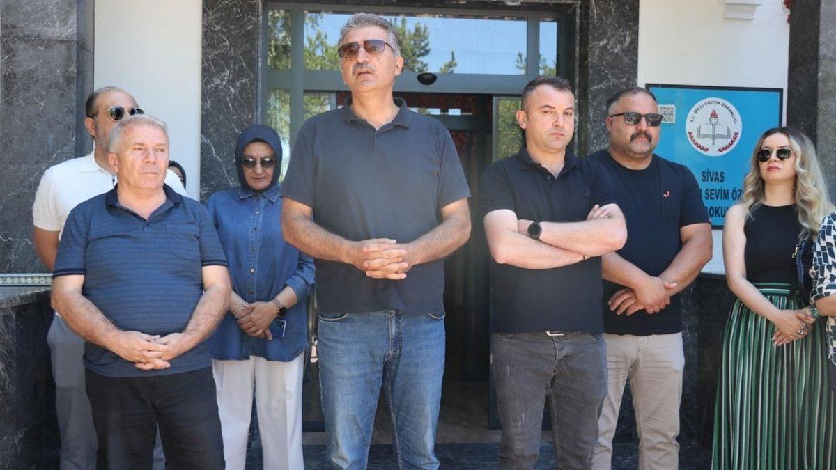 Sivasta Özel Okul Krizi Veliler Ve Öğretmenler Çözüm Bekliyor