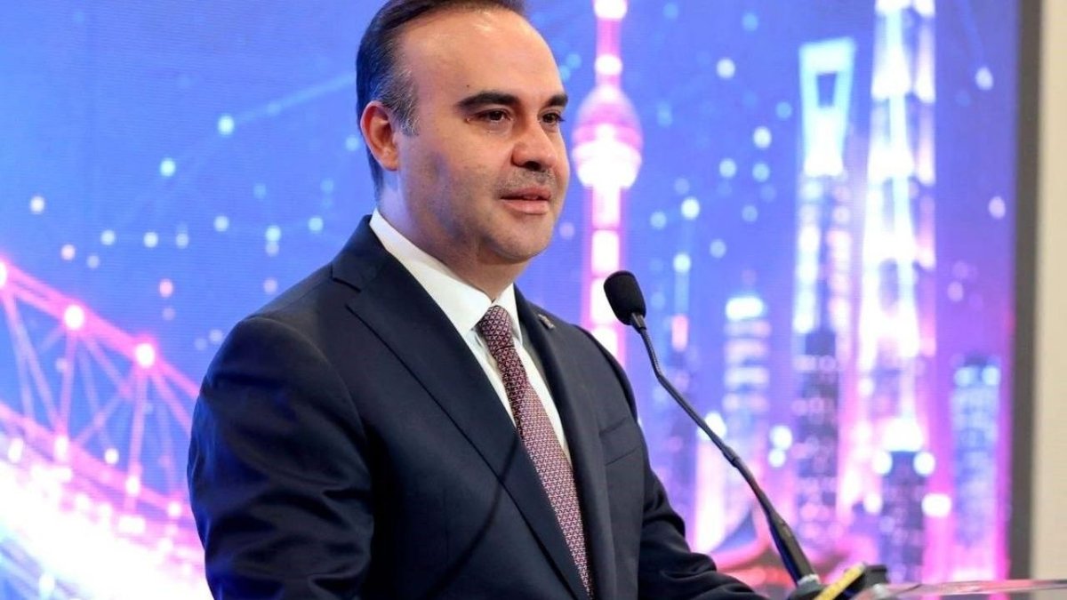 Türk Bilim Ekibi Arktik’in Zirvesinde İklim Değişikliğinin İzini Sürüyor