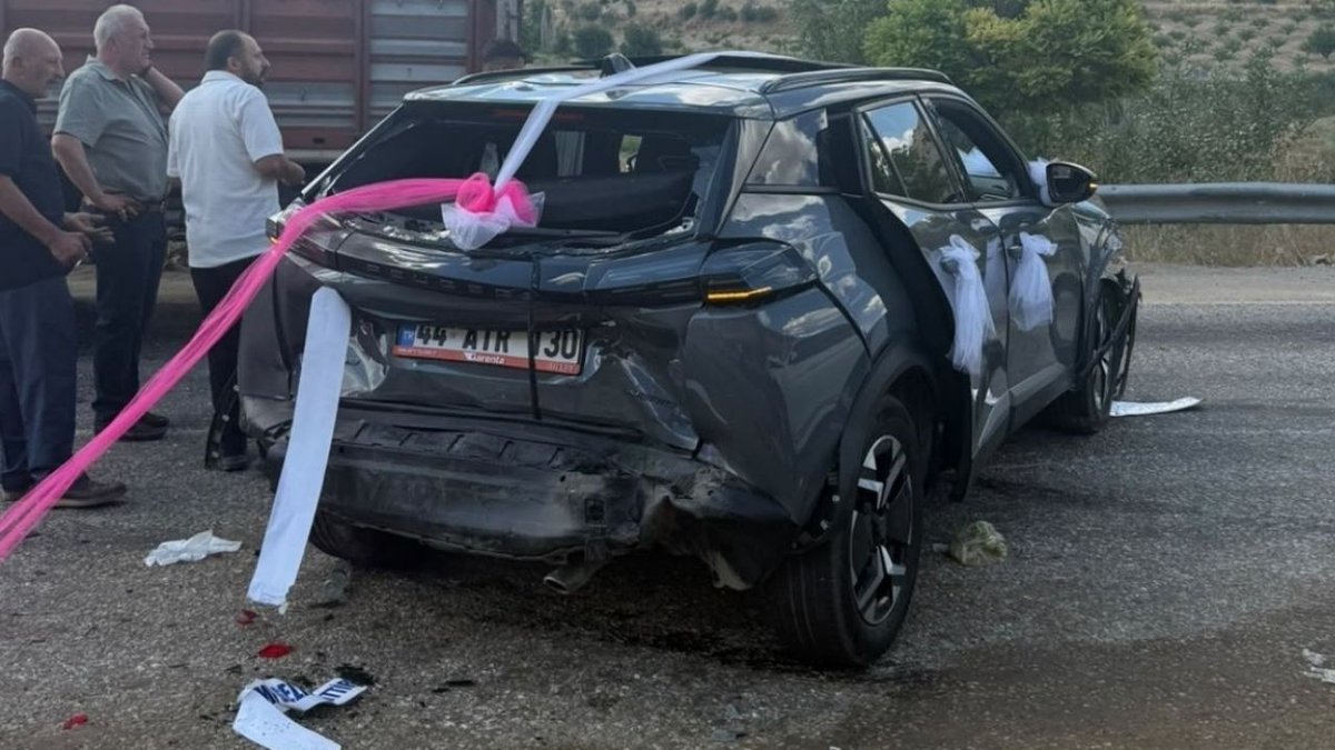Malatyada Düğün Konvoyu Kazayla Sarsıldı 9 Kişi Yaralandı